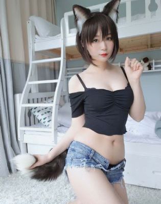 女大学生的沙龙_720在线观看视频