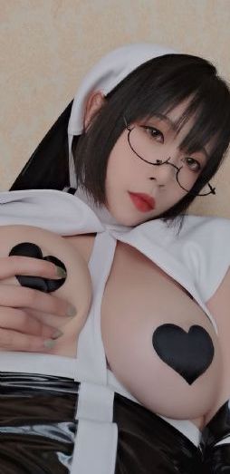 漂亮的空姐_十万网红美女美酱